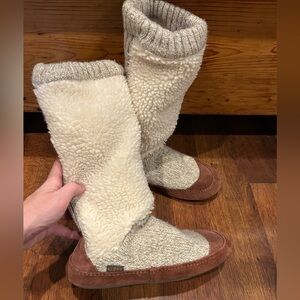 Acorn Women's Size 6.5-7.5 Slouch Cream Faux Fur Wool Blend Knit Boot Slippers